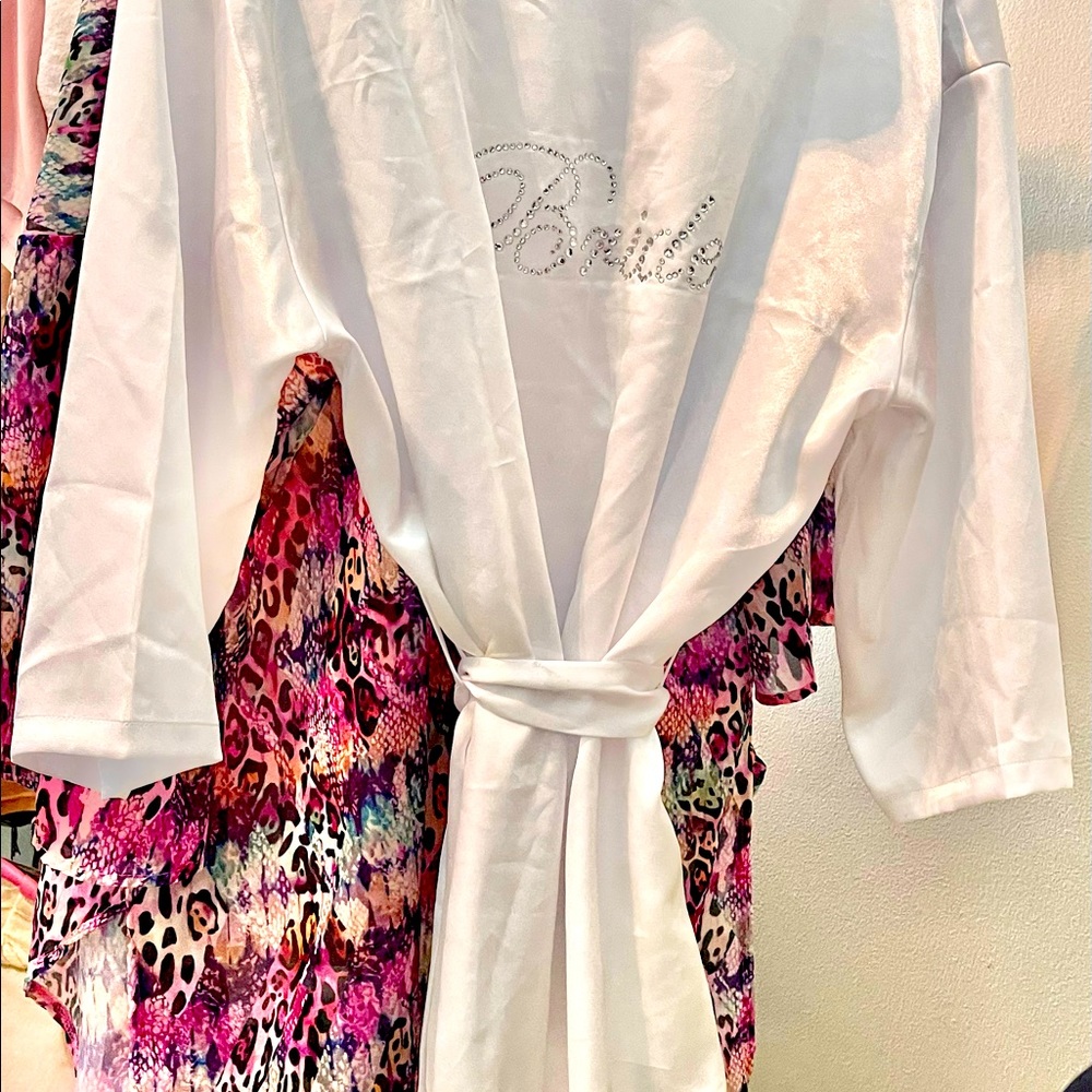 Beautiful satin Bride Rhinestone Robe - Picture 5 of 6